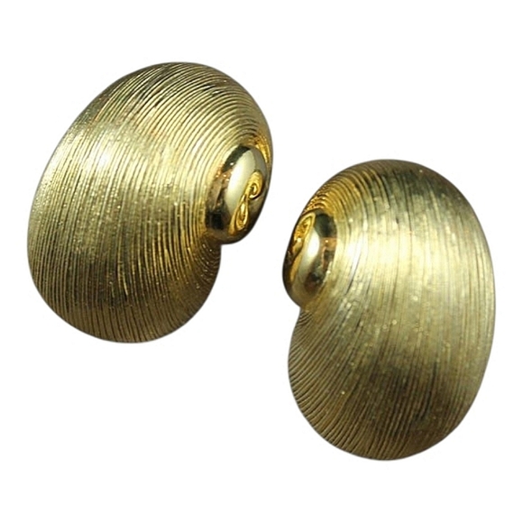 Jewelry - Reclaimed 18K Gold Plated Retro Seashell Clip-on Earrings 1970 Les Bernard